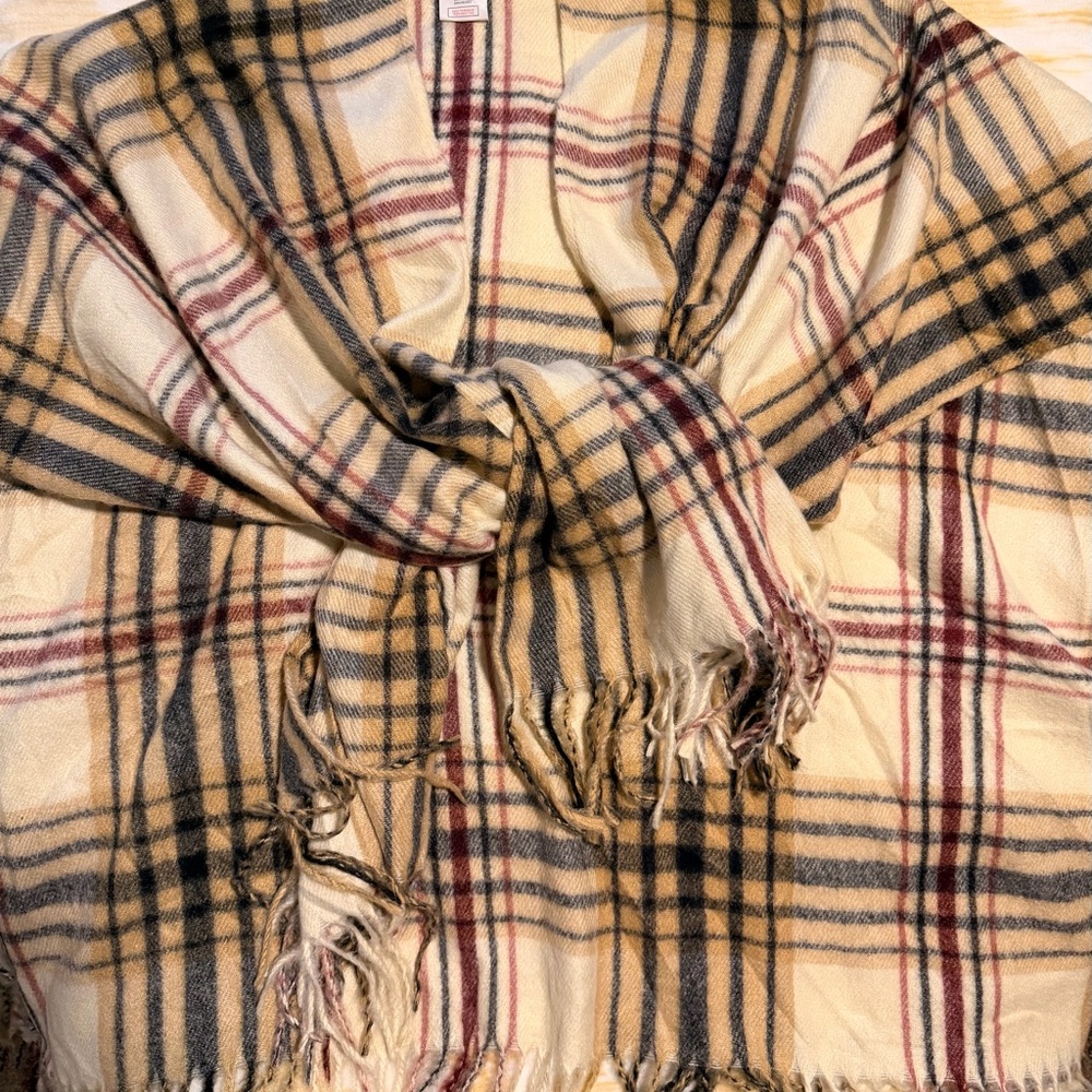Woolrich Blanket Wrap Cape Poncho Shawl Fringe. One Size Tan Black Plaid - Picture 3 of 6
